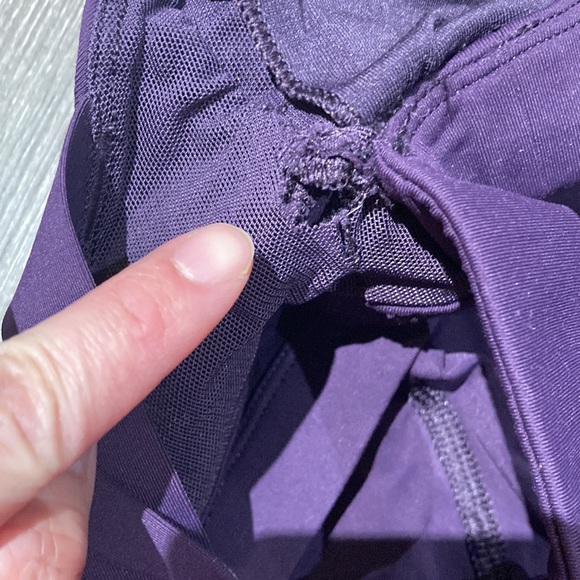 Purple Lululemon Size 4 Sports Bra - Picture 5 of 5